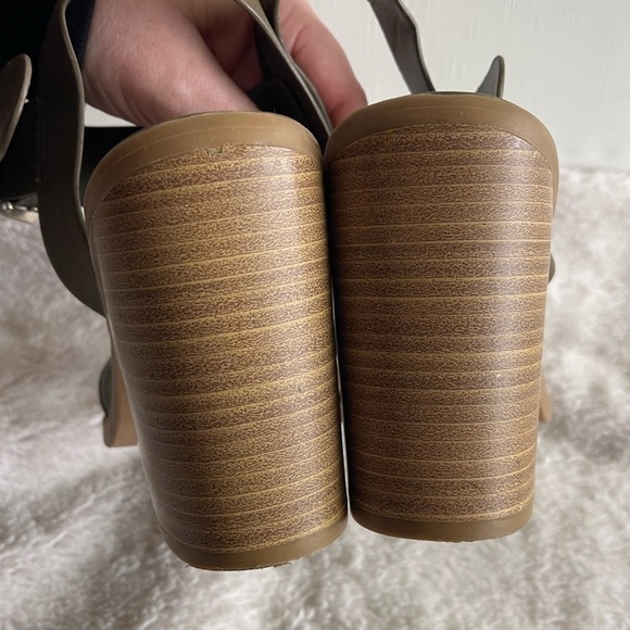 Soda block heel green vegan leather sandals - Picture 4 of 8